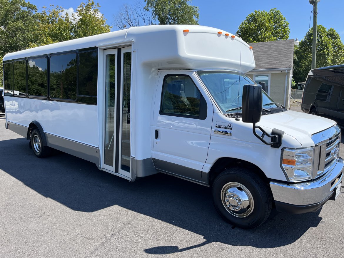 Shuttle Bus for sale: 2017 Ford E-450 by Champion