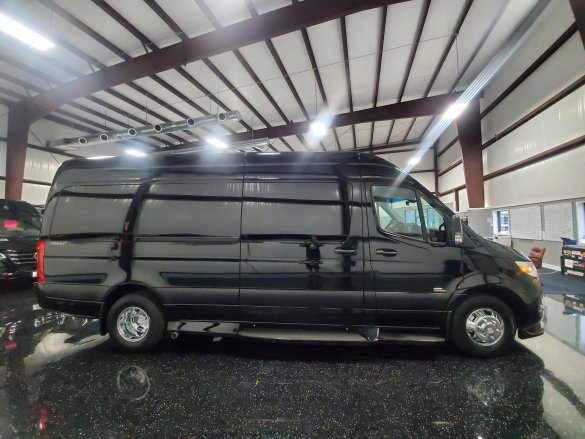 2023 Mercedes-Benz Sprinter 3500 170 Midwest Luxe Business Class Sprinter for Sale in Houston, TX - Photo 2