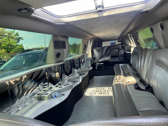 2007 GMC YUKON XL DENALI Limousine for Sale in Seattle, WA - Photo 2