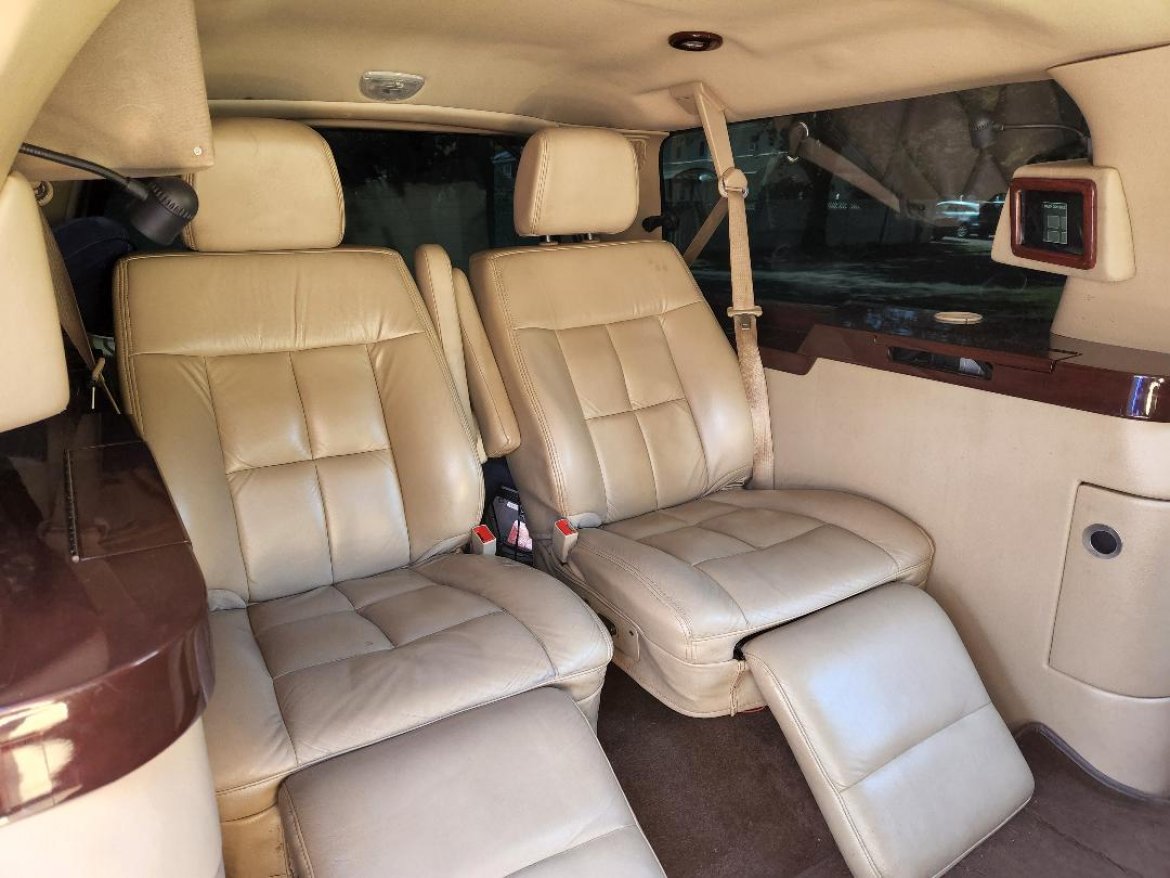 CEO SUV Mobile Office for sale: 2009 Lincoln Navigator by Krystal