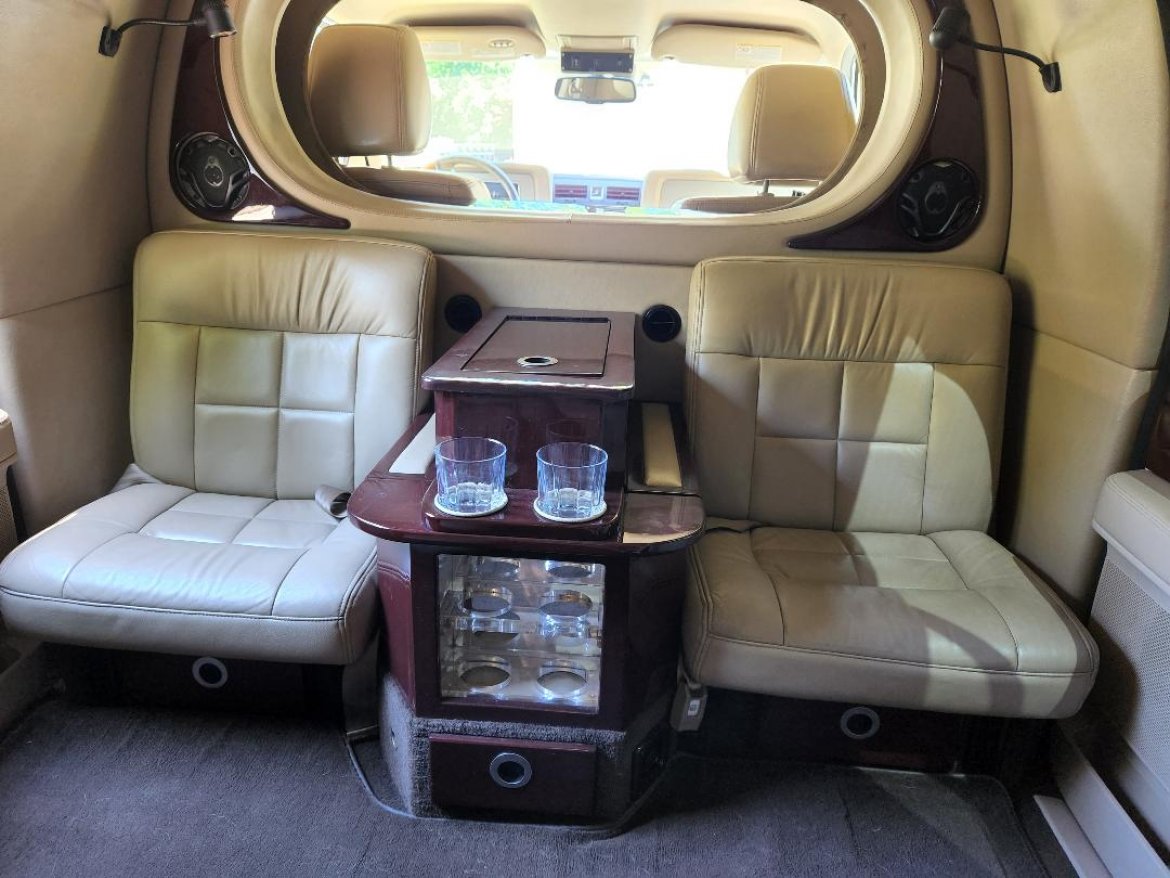 CEO SUV Mobile Office for Sale in Brooklyn, NY - Photo 3