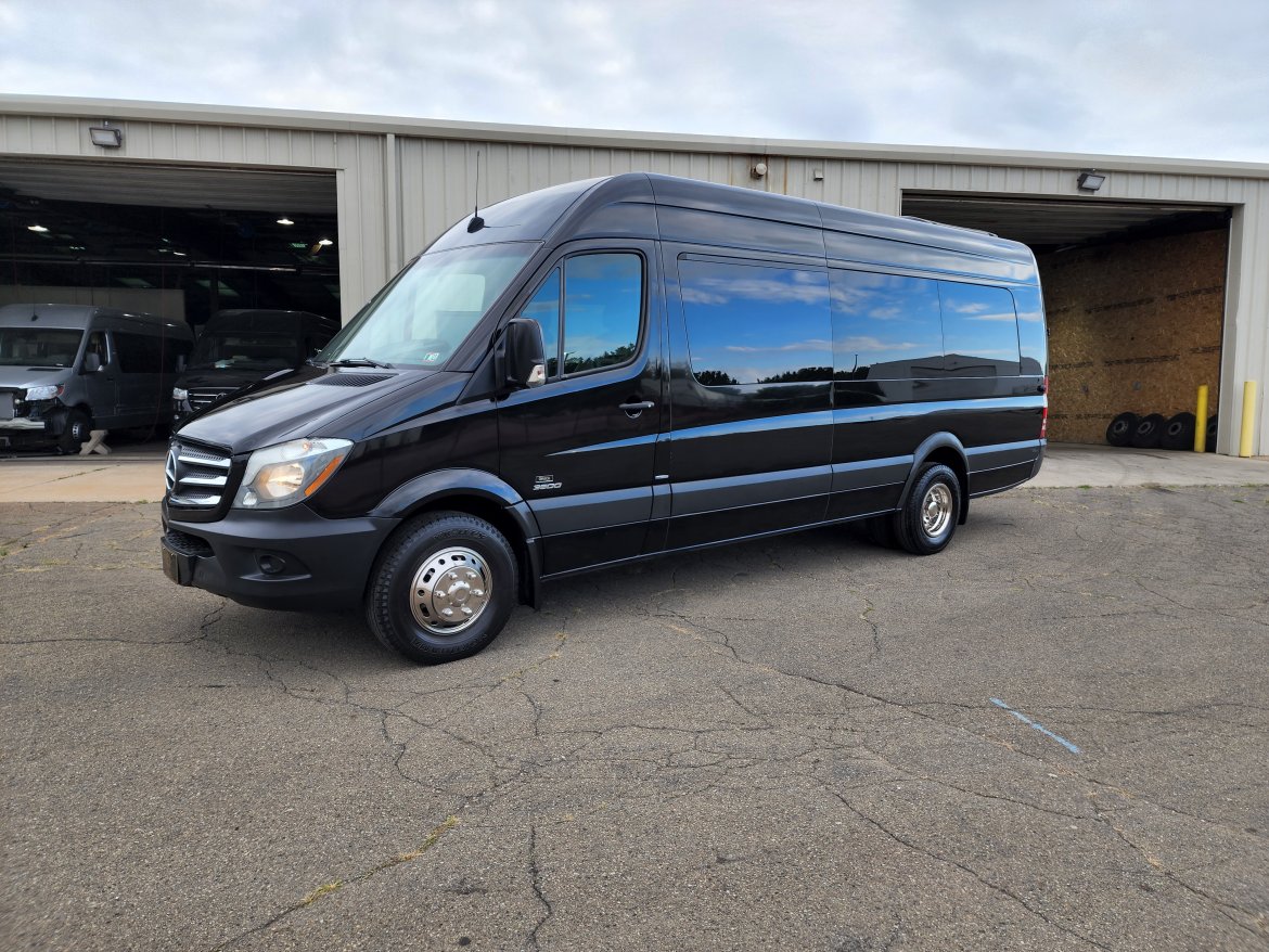 Executive Shuttle for Sale in Erie, PA - Photo 9