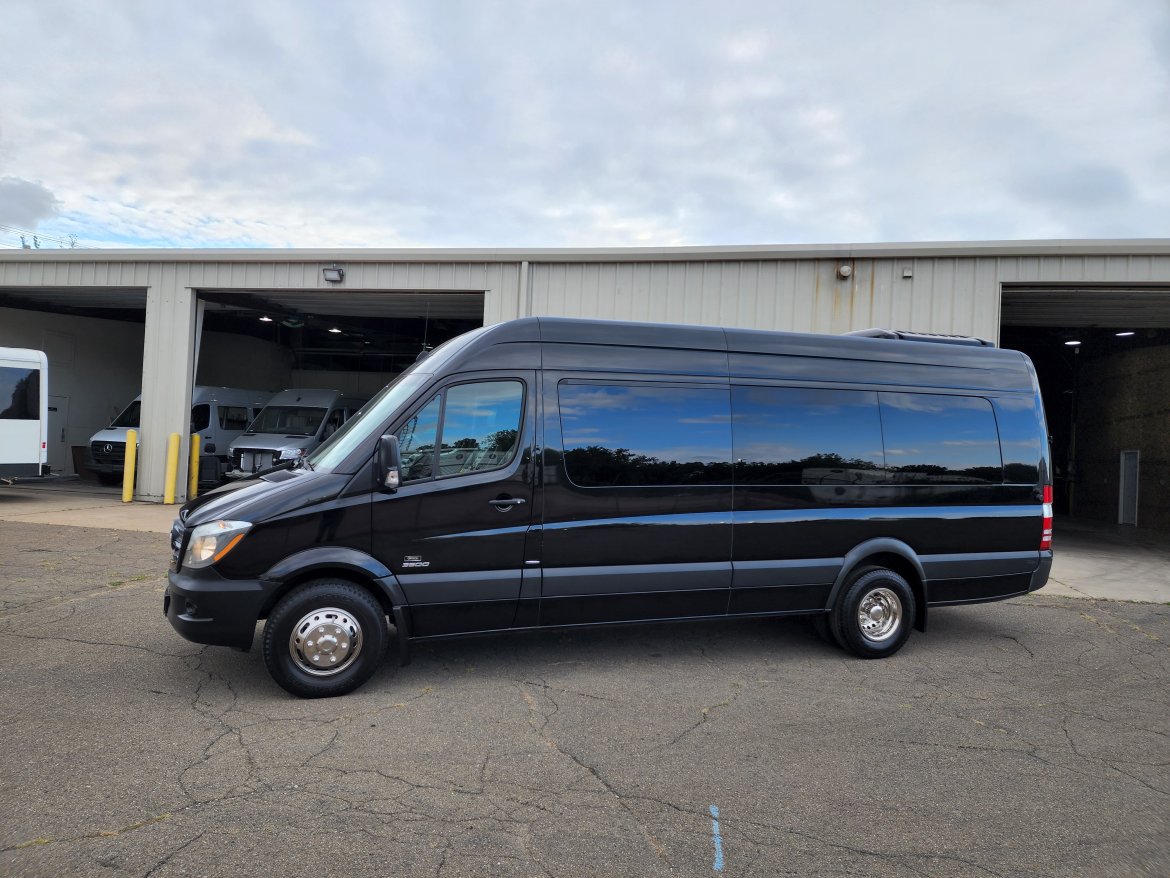 Executive Shuttle for Sale in Erie, PA - Photo 10