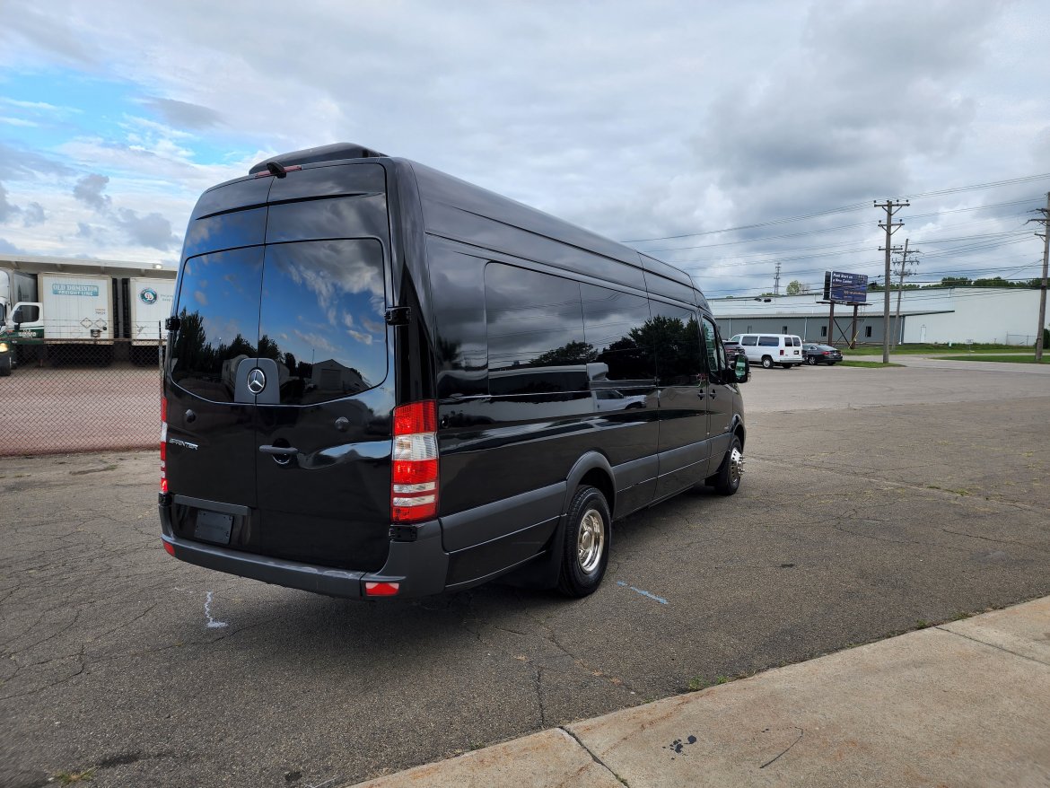 Executive Shuttle for Sale in Erie, PA - Photo 13