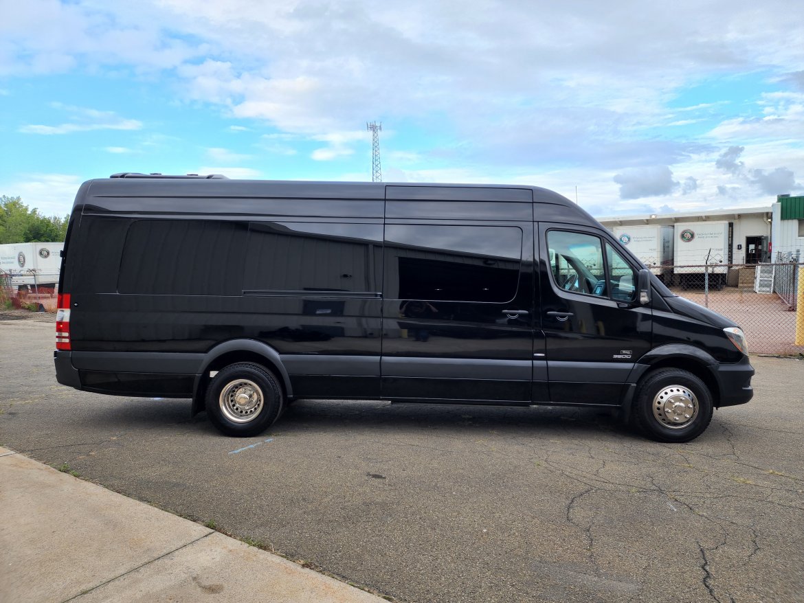 Executive Shuttle for Sale in Erie, PA - Photo 15