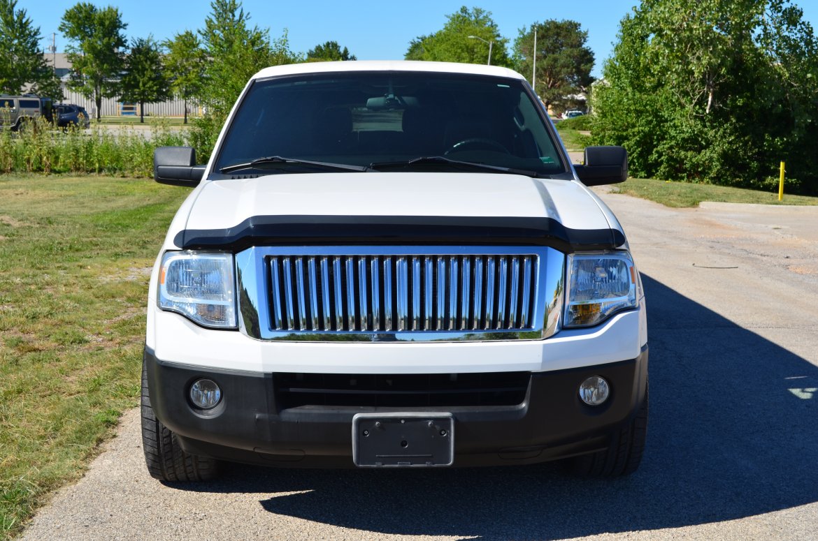SUV Stretch for Sale in Lees Summit, MO - Photo 2