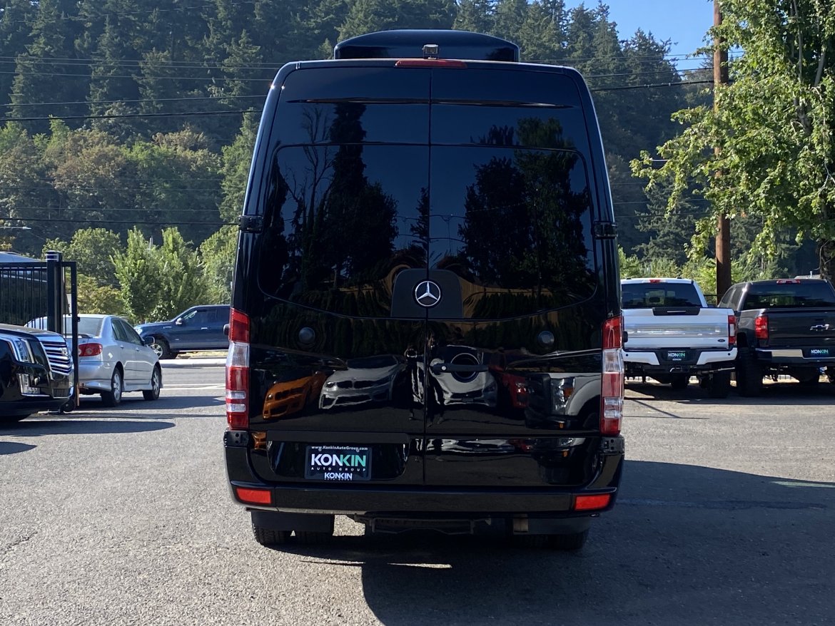 Limo Bus for Sale in PORTLAND, OR - Photo 4