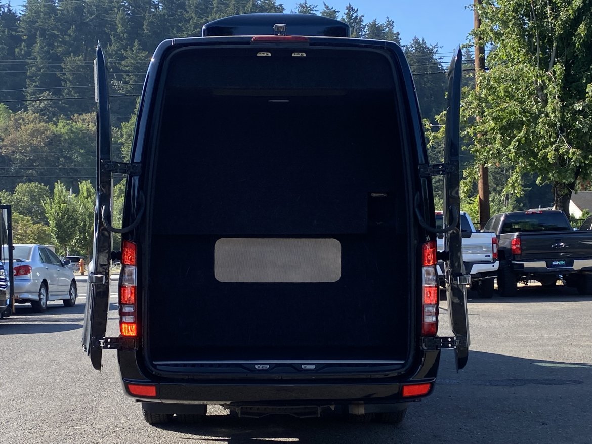 Limo Bus for Sale in PORTLAND, OR - Photo 14