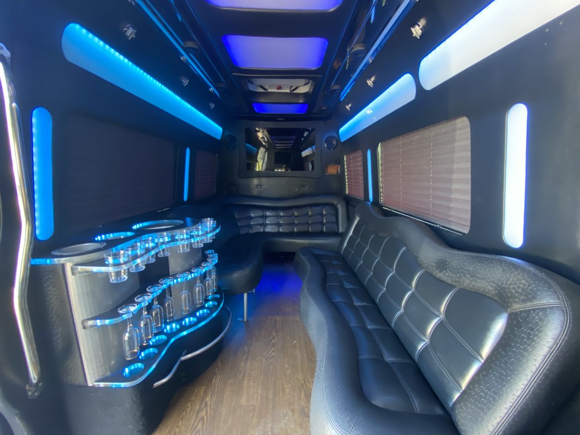 Limo Bus for Sale in PORTLAND, OR - Photo 16