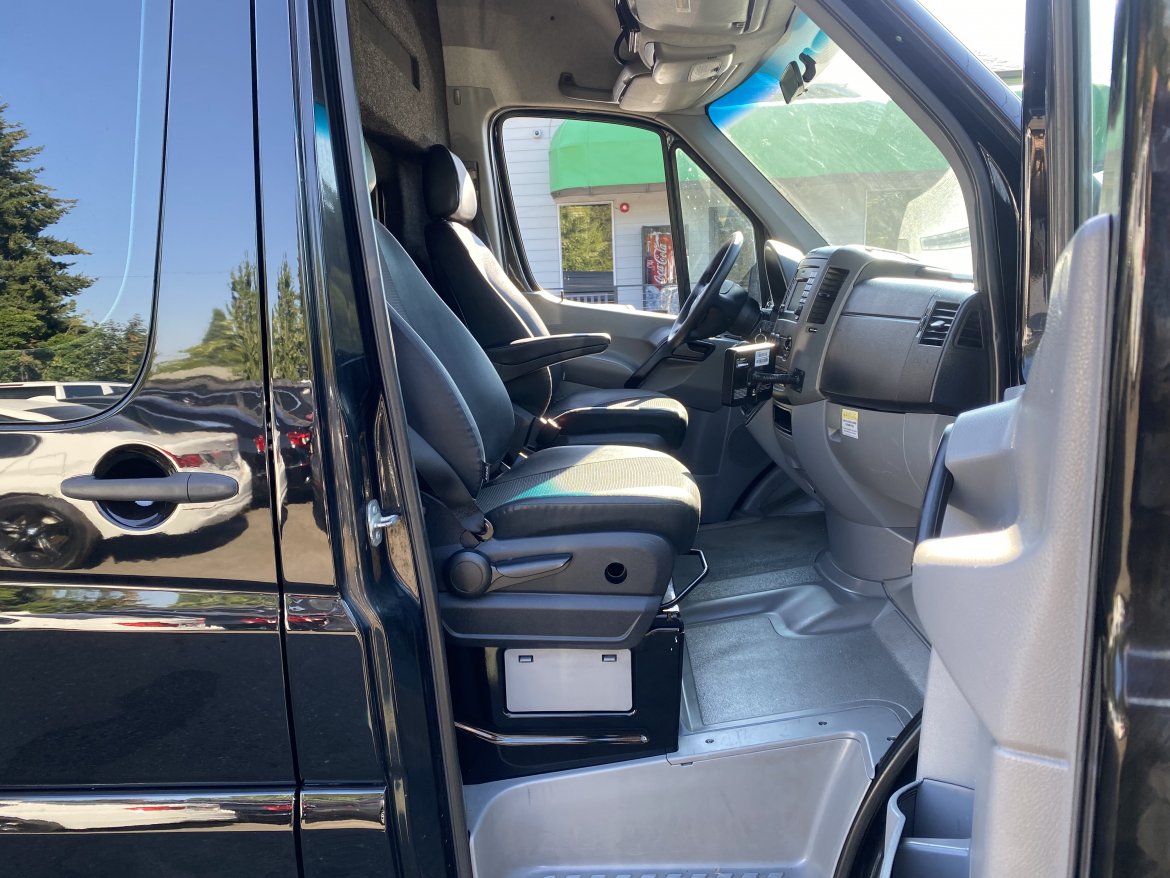 Limo Bus for Sale in PORTLAND, OR - Photo 22