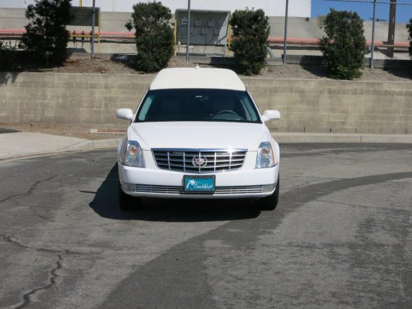 2010 Cadillac DTS Coupe de Fleur Funeral for Sale in CARSON, CA - Photo 2