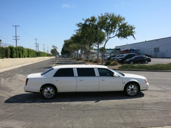 2004 Federal Coach Cadillac Deville 6-Door Limousine