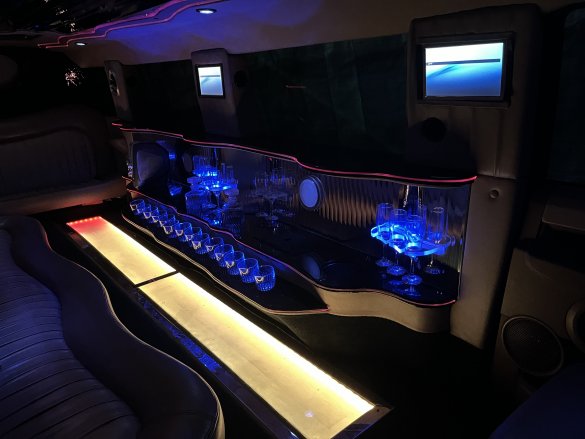 2006 Jeep Commander Limousine for Sale in Richmond, VA - Photo 2