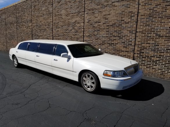 2011 Lincoln Town Car Limousine for Sale in Nashville, TN - Main Photo