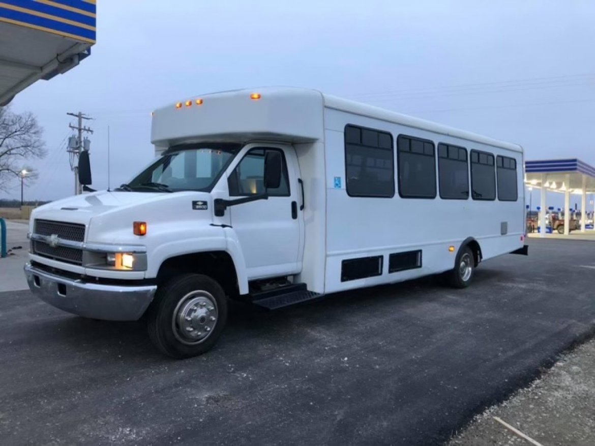 Limo Bus for sale: 2004 Chevrolet C5500