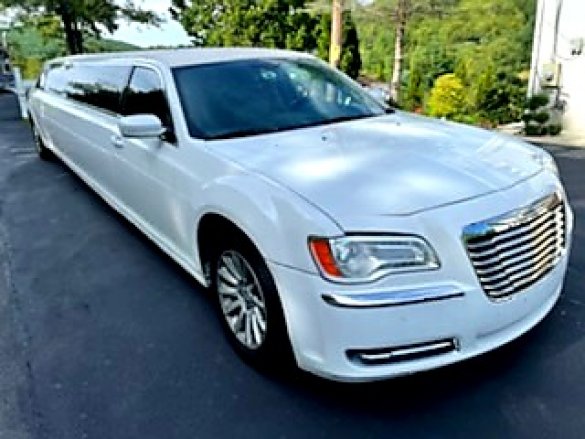 2013 Chrysler 300 Limousine for Sale in Roselle Park, NJ - Main Photo