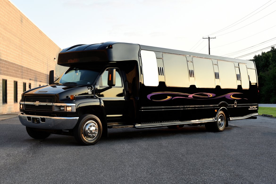Limo Bus for sale: 2007 Chevrolet Night Rider by Turtle Top