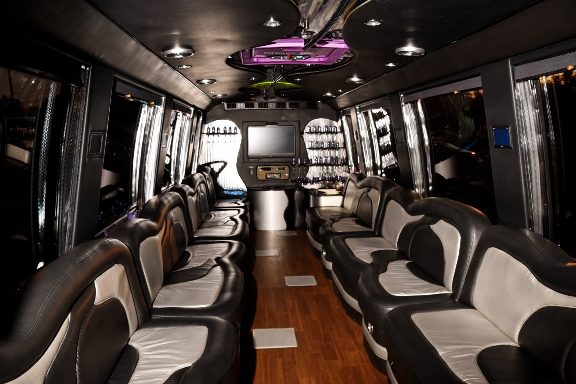 Photo of Limo Bus for sale: 2007 Chevrolet Night Rider by Turtle Top