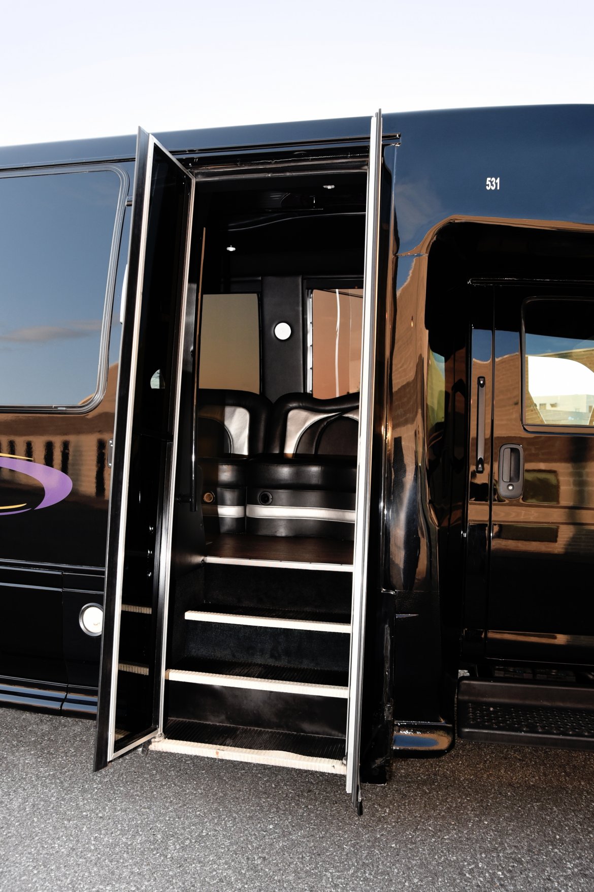 Photo of Limo Bus for sale: 2007 Chevrolet Night Rider by Turtle Top