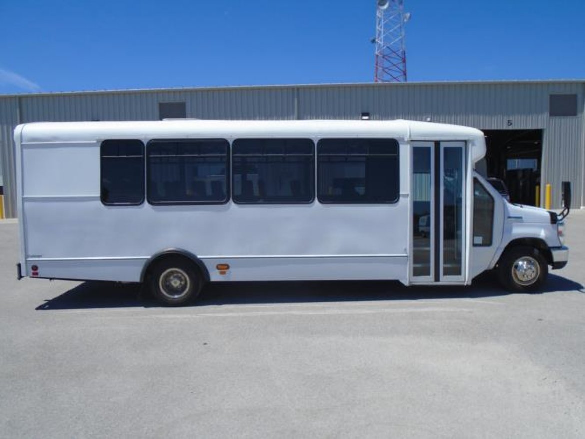 Shuttle Bus for sale: 2015 Ford E450 by Champion