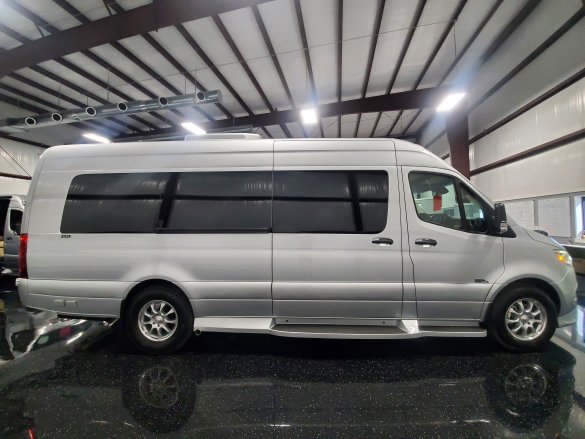 2023 Mercedes-Benz Sprinter 3500 170" Midwest Luxe Daycruiser SS Ext Sprinter for Sale in Houston, TX - Photo 2