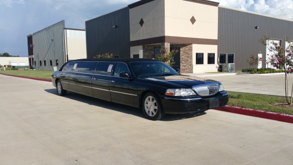 2006 Lincoln TownCar Limousine for Sale in Houston, TX - Main Photo