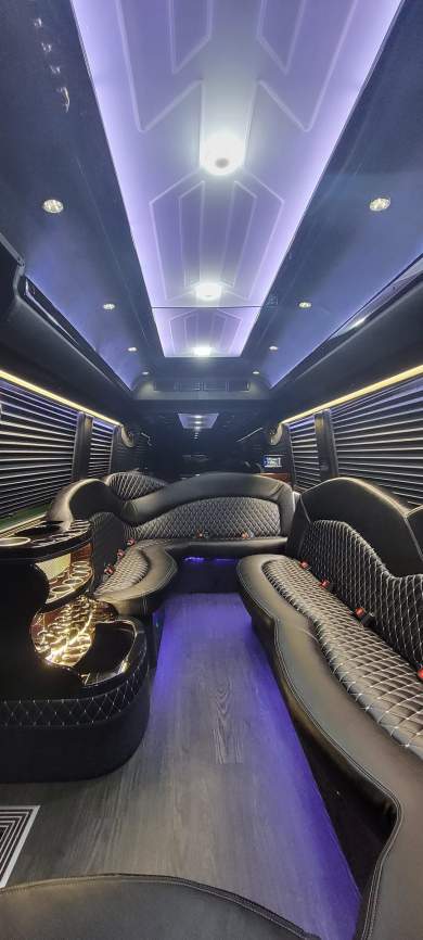 2022 Mercedes-Benz Sprinter 3500 170 ht limousine Sprinter for Sale in Springfield, Missouri, US - Photo 4