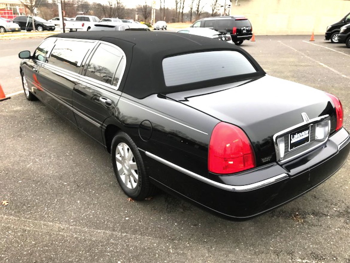 Photo of Limousine for sale: 2003 Lincoln Town-Car 72&quot; by Krystal Koach