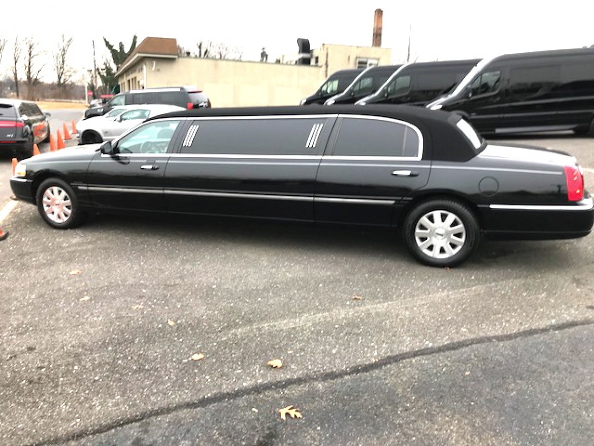 Photo of Limousine for sale: 2003 Lincoln Town-Car 72&quot; by Krystal Koach