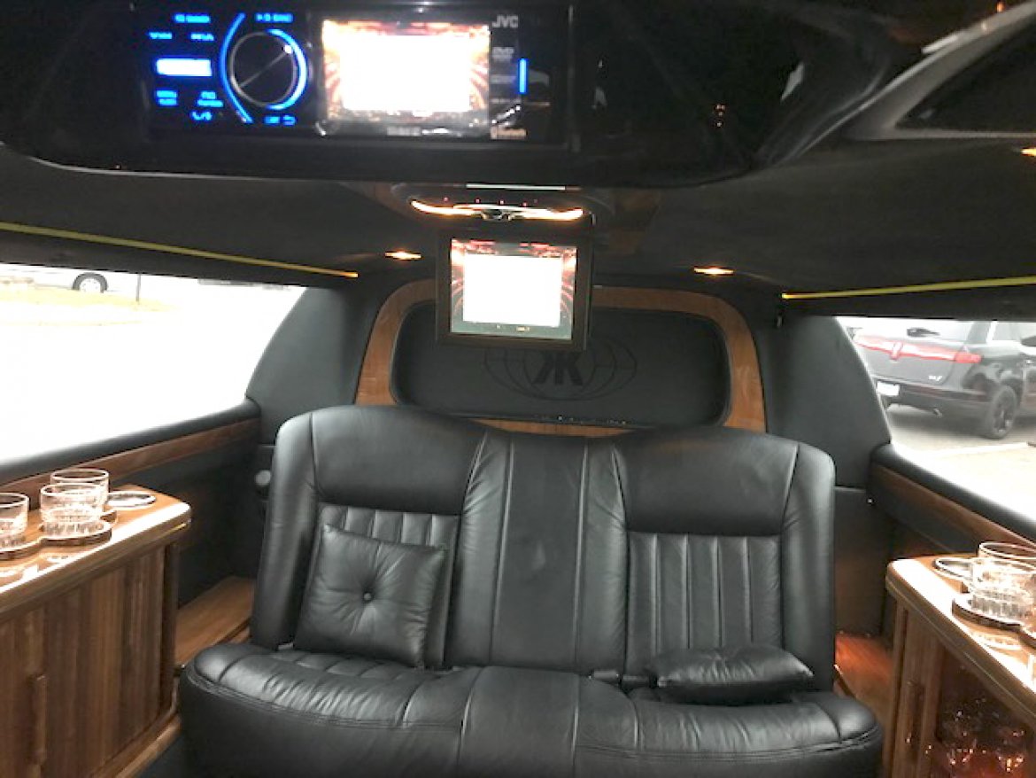 Photo of Limousine for sale: 2003 Lincoln Town-Car 72&quot; by Krystal Koach