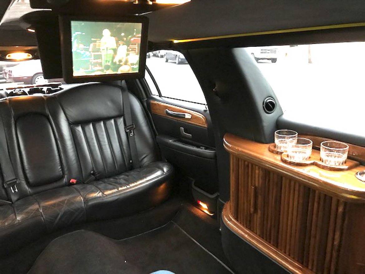 Photo of Limousine for sale: 2003 Lincoln Town-Car 72&quot; by Krystal Koach