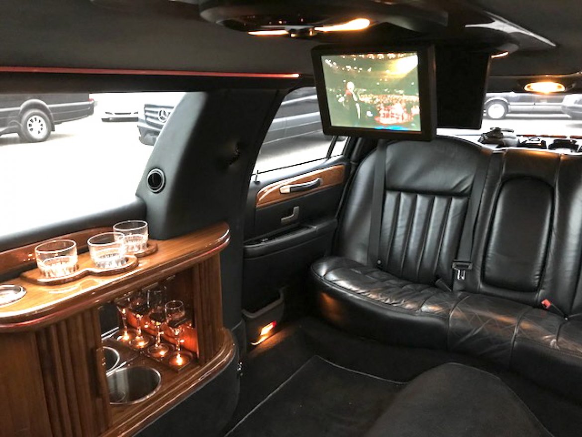 Photo of Limousine for sale: 2003 Lincoln Town-Car 72&quot; by Krystal Koach