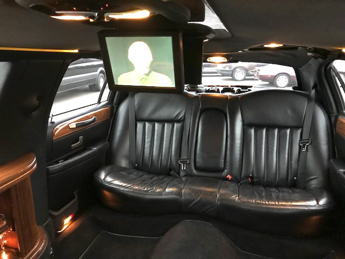 Photo of Limousine for sale: 2003 Lincoln Town-Car 72&quot; by Krystal Koach