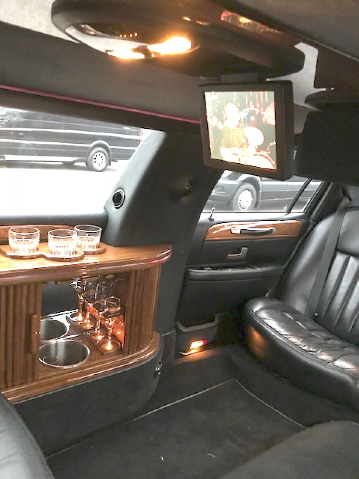 Photo of Limousine for sale: 2003 Lincoln Town-Car 72&quot; by Krystal Koach
