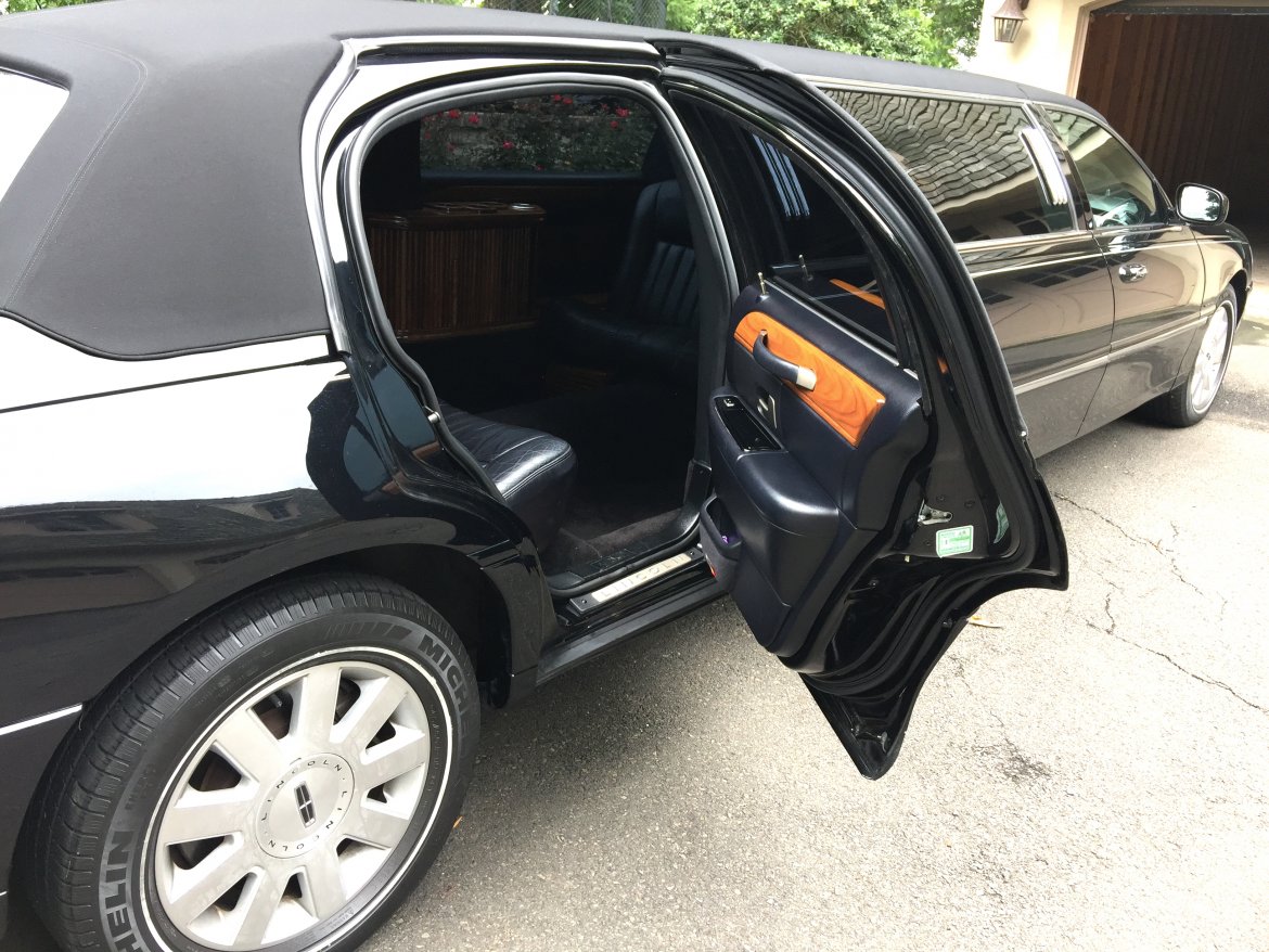 Photo of Limousine for sale: 2003 Lincoln Town-Car 72&quot; by Krystal Koach