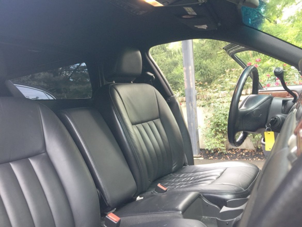 Photo of Limousine for sale: 2003 Lincoln Town-Car 72&quot; by Krystal Koach