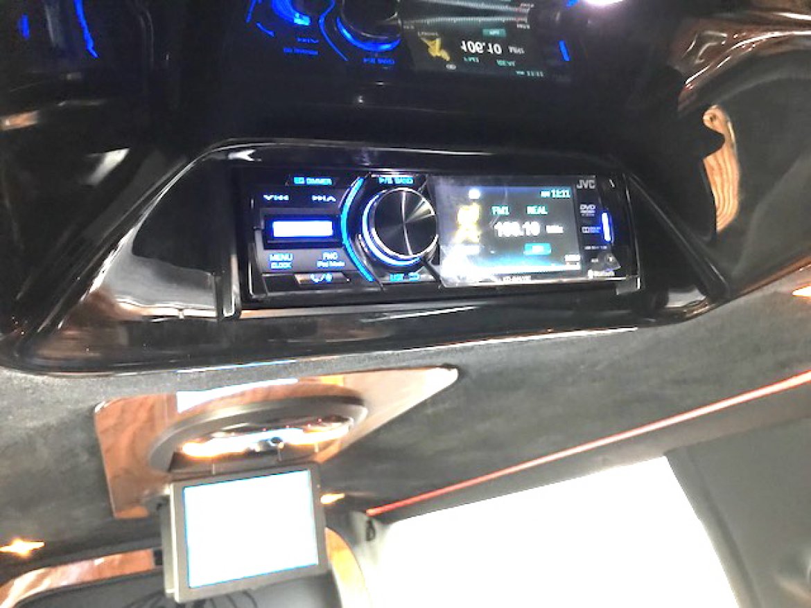 Photo of Limousine for sale: 2003 Lincoln Town-Car 72&quot; by Krystal Koach