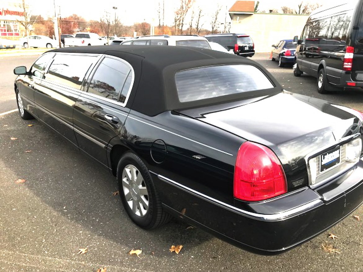 Photo of Limousine for sale: 2003 Lincoln Town-Car 72&quot; by Krystal Koach
