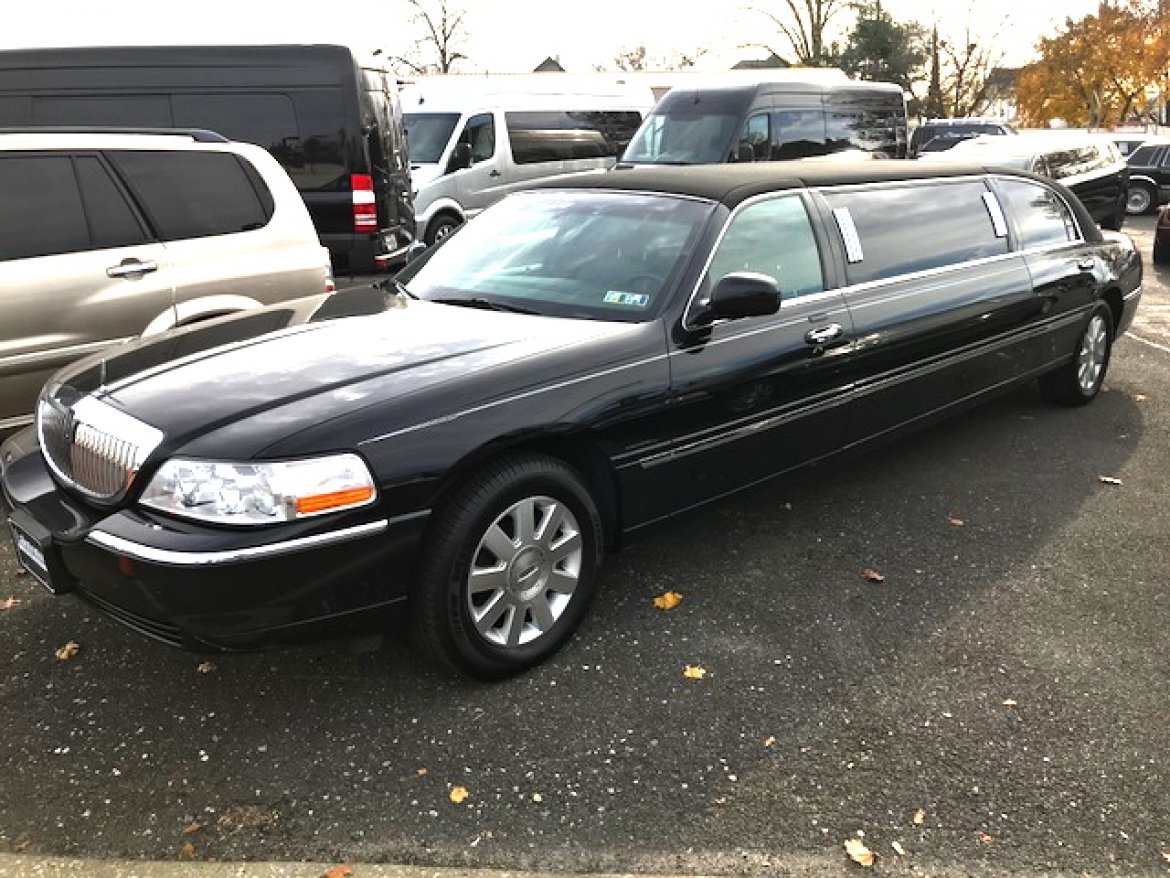 Photo of Limousine for sale: 2003 Lincoln Town-Car 72&quot; by Krystal Koach