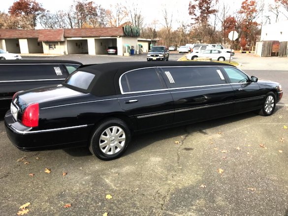 2003 Lincoln Town-Car Limousine for Sale in Oaklyn, NJ - Photo 2