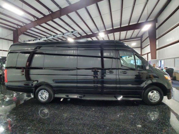 2020 Mercedes-Benz Sprinter 3500 170" Business Class Sprinter for Sale in Houston, TX - Photo 2