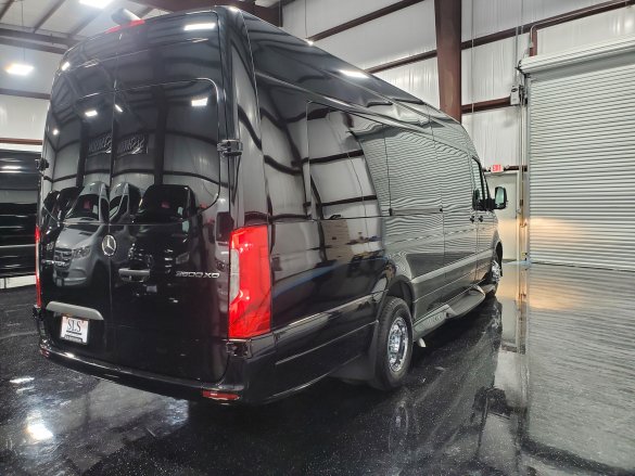 2020 Mercedes-Benz Sprinter 3500 170" Business Class Sprinter for Sale in Houston, TX - Photo 3