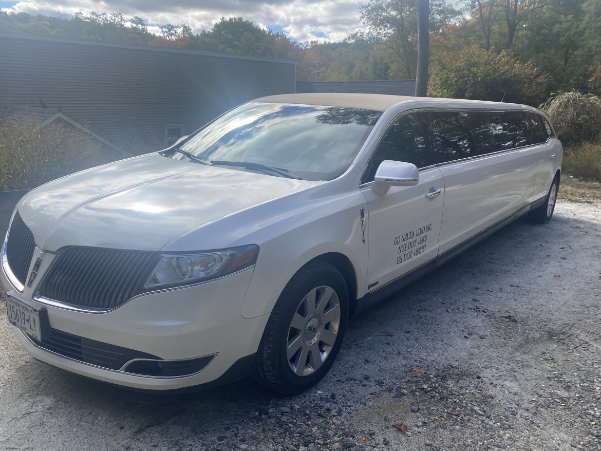 Limousine for sale: 2015 Lincoln Mkt 120&quot; by Executive couch