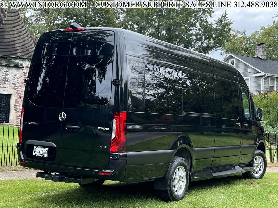 4x4 2022 Mercedes-Benz Sprinter Sprinter Executive Limousine with bathroom - Photo 2