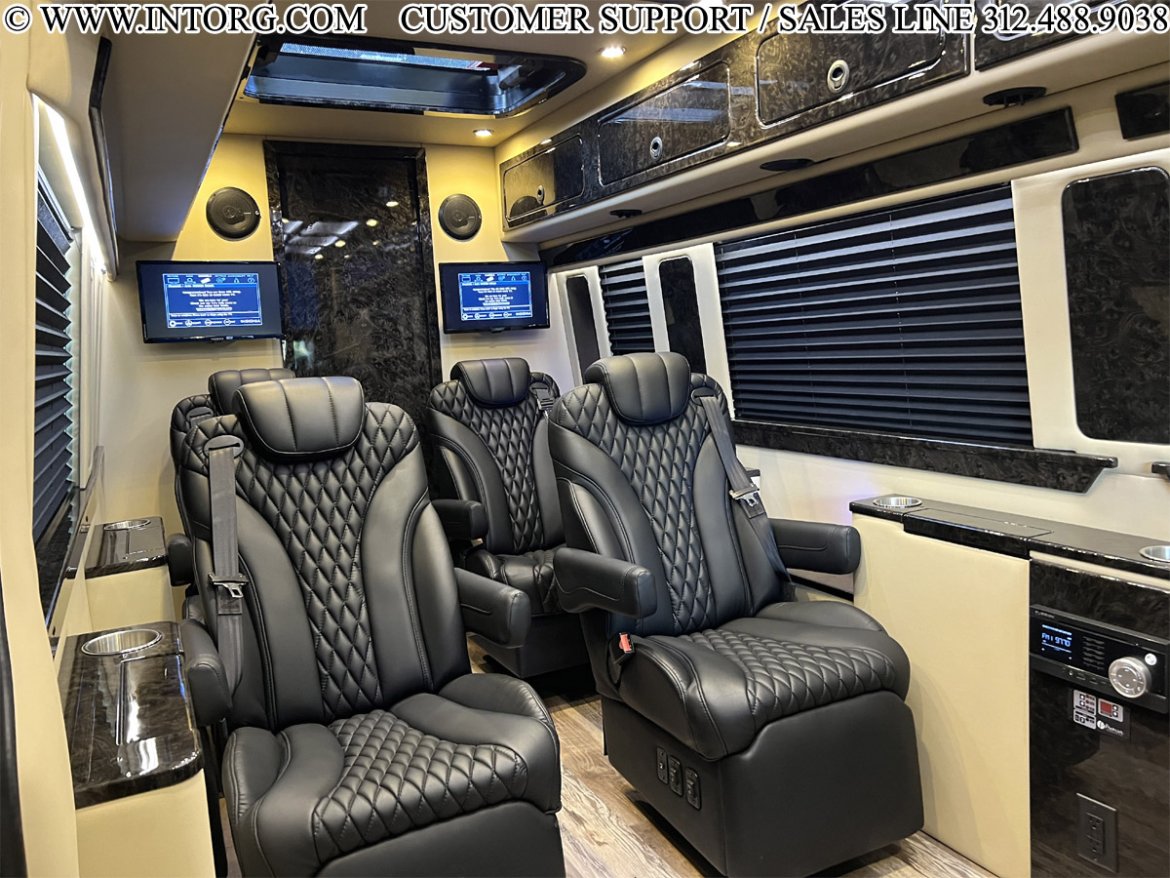 4x4 2022 Mercedes-Benz Sprinter Sprinter Executive Limousine with bathroom - Photo 3