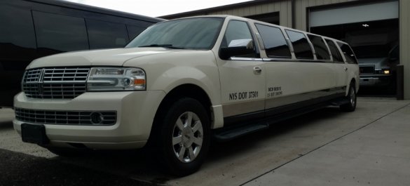 2007 Lincoln Navigator SUV Stretch for Sale in North East, PA - Main Photo