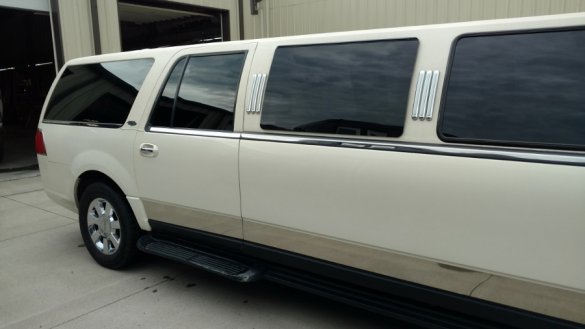 2007 Lincoln Navigator SUV Stretch for Sale in North East, PA - Photo 3