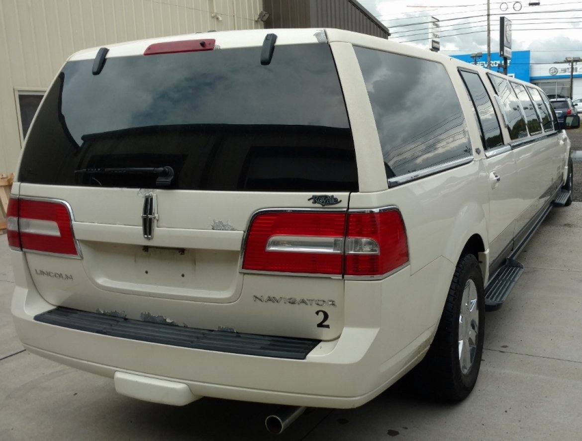 Photo of SUV Stretch for sale: 2007 Lincoln  Navigator  140&quot; by Royale