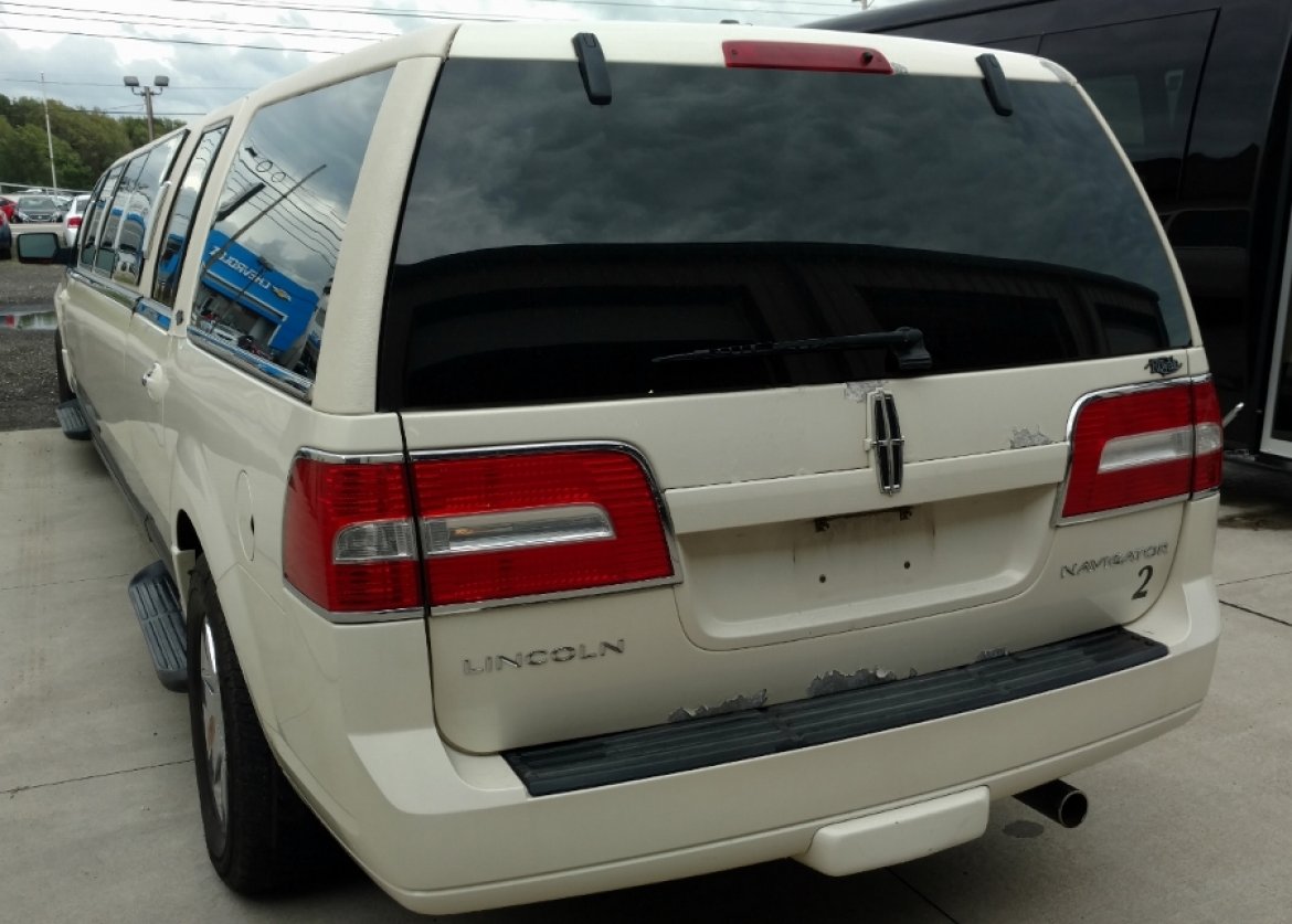 Photo of SUV Stretch for sale: 2007 Lincoln  Navigator  140&quot; by Royale