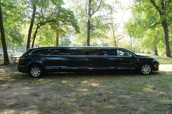 2013 Lincoln MKT SUV for Sale in Roseville, CA - Photo 2